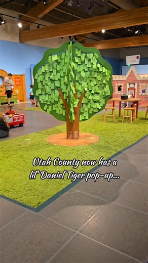 Daniel Tiger pop-up at the Curiosity Museum at Thanksgiving Point #utahmoms #utahfamilyfun #utahfamily #thanksgivingpoint #utahkids #danieltiger | Mile High Food Fairy