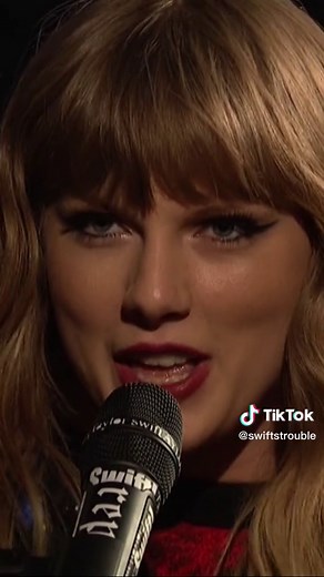 Taylor Swift SNL Acoustic Live Performance of 'Call It What You Want'