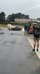 Skid fail. Commodore vs Valiant. (Cheers @jaxvn) | Aussie Write Offs