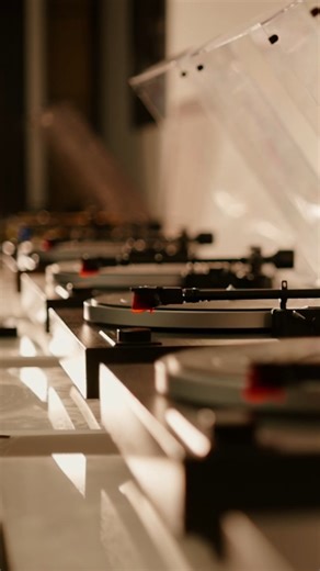 ✨ Feel the magic of vinyl with Dual — where precision engineering meets timeless enjoyment. Choose the turntable that matches your style and sound, and enjoy music the way it’s meant to be heard, for years to come. Here’s to a weekend filled with great tunes! ______ ✨ Erleben Sie die Magie von Vinyl mit Dual – wo Präzision auf zeitlosen Musikgenuss trifft. Finden Sie den Plattenspieler, der zu Ihrem Stil und Klang passt, und genießen Sie Musik, wie sie klingen soll – heute und für viele Jahre. A