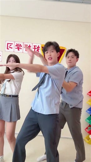 港风舞蹈挑战一下#蕃尼学院#Funny College#蕃尼家族#The funny family#挑战 #challenge