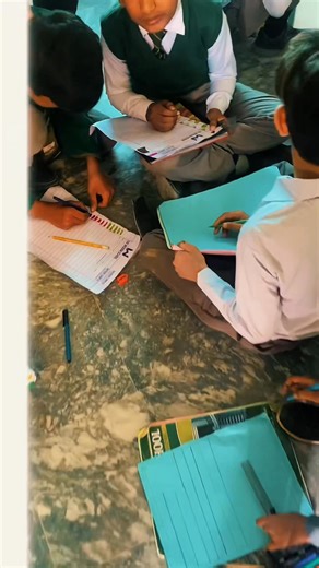 Creative Writing Activity – Class 1 to Class 4 ✍️ کلاس ون سے لے کر کلاس فور تک کے بچوں نے کریئیٹو رائٹنگ ایکٹیویٹی میں بھرپور حصہ لیا۔ طلبہ نے نہایت خوبصورت انداز میں اپنے خیالات کو الفاظ کا روپ دیا اور اپنی تخلیقی صلاحیتوں کا شاندار مظاہرہ کیا۔ ایسی سرگرمیاں بچوں کی: 📖 تخلیقی سوچ 🗣️ اظہارِ خیال کی مہارت 💡 تصوراتی صلاحیت اور ✨ خود اعتمادی کو مضبوط بناتی ہیں۔ #WisdomSchool #CreativeWriting #YoungWriters #ClassOne #ClassTwo #ClassThree #ClassFour #ConfidenceBuilding #CreativeMinds #QualityEduca
