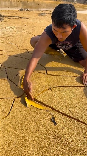 Wow!!! Amazingly, the gold sludge in this mining waste contains millions to billions of gold grains. #goldnugget #goldmine #goldhunter #goldprospecting #goldprospector #goldpanning #Goldfinding #goldhunting #goldmud #goldgrains #golddust | Yudi Putra Gold