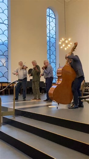 Det var en fornøjelse at spille den over 250 år gamle Rasmus Storm musik i @skt.lukaskirke Der er en kæmpeklang i det store rum. 300 århusianere var mødt op. #rasmusstorm #dansk1700talsmusik | Lars Lilholt Band