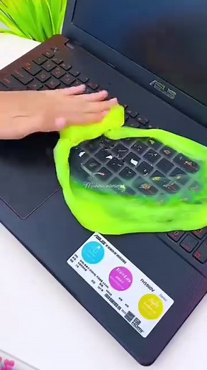 2.9M views · 902 reactions | How to clean window track  #homedecor #home #homedecoration #livingroom #facebook #instagood #reelsinstagram #reels #viralvideos | Mahira wooden furniture and interior | Facebook