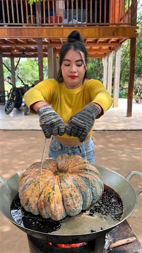 80K views · 400 reactions | Forget fancy—this steamed pumpkin recipe proves the best dishes are often the simplest. Perfect for breakfast, snack, or a light dinner! 殺 | Taste Temptations | Facebook