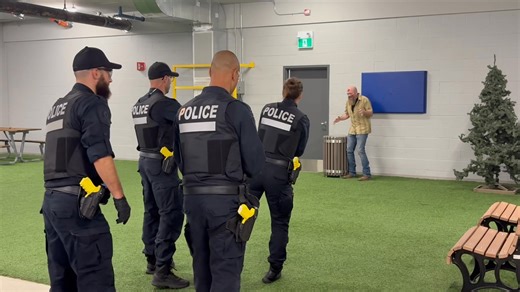 493K views · 2.6K reactions | Le Service de police de la Ville de Montréal - SPVM inaugure son tout nouveau centre de formation, unique au Québec, pour tous ses policiers afin de les plonger dans des scénarios avec comédiens professionnels. Reportage complet  https://x.com/pascalrobidas/status/1963929098667086324?s=46 | Pascal Robidas | Facebook