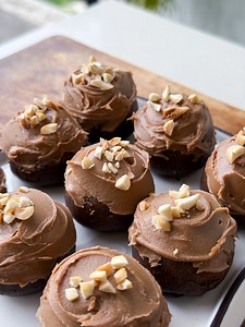 Snickers Like Chocolate 🍫 Cake in Appe Pan | बिना ओवन आप्पे पैन में बनाएँ चॉकलेट केक ✨ | The Terrace Kitchen