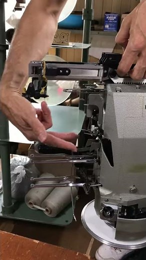 半手動式糸付けの機械