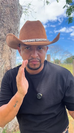 El Chiri on Instagram: "😱🔥A PARTIR DE HOY Promoción 100% chiricana meto ❤️💚 con @lumicentro_pty Del 2 al 28 de febrero En lumicentro David – Plaza Las Palmas tenemos regalos increíbles para ti: ✨ Por compras de $75 o más en artículos de iluminación 👉 Llévate GRATIS un abanico enroscable con control remoto ✨ Por compras de $500 o más 👉 GRATIS un abanico de aspas retráctiles ✨ Y por compras de $1,500 o más 👉 GRATIS un aire acondicionado Inverter de 12,000 BTU 😱🙌 📍 Promoción válida solo en