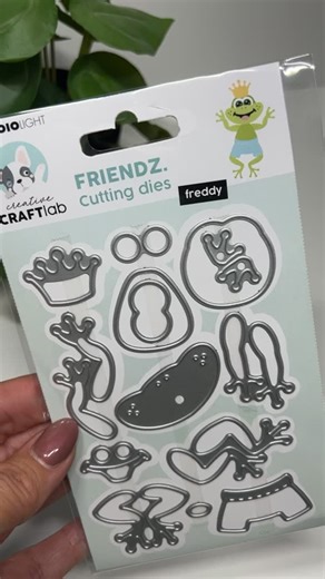 Weer wat sneak peeks voor volgend jaar. Hoe vinden jullie onze Freddy the frog? 🐸 #creativecraftlab #sneakpeek #studiolight | Creative CraftLab Friendz