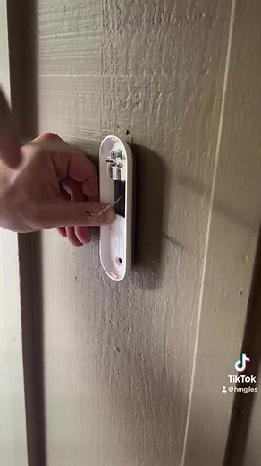 No wires, no worries! 😅 With the 2nd Gen. Arlo Video Doorbell, you can choose wired or wire-free — everything you need is in the box. Syncs easily with the Arlo Secure App for complete peace of mind. 🎥 @hmgiles #arlo #arlosmarthome #videodoorbell #caughtoncamera #homesecurity