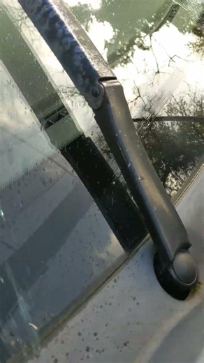 New Bosch Twin 552 Wiper Blades Fitted To A Hyundai i10. Good Quality Wipers.