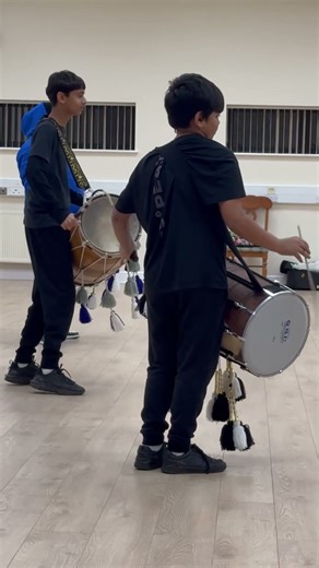 WE PERFORM A GROUP DHOL PERFORMANCE AT THE END OF THE DHOL CLASS | DHOL LESSON GROUP PERFORMANCE