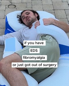 A doctor's solution for those who need more than just a pillow for deep sleep... 👇 Every day in my practice, I see patients struggling with: ▸ EDS & hypermobility ▸ Fibromyalgia ▸ Scoliosis ▸ Side sleepers w/ pain ▸ TMJ ▸ Herniated discs ▸ Arthritis One common thread? Regular pillows weren't designed for their unique needs. That's why I developed the Modular Pillow - a complete support system based on years of treating patients with complex conditions. What makes it different: ✨ Customizable su