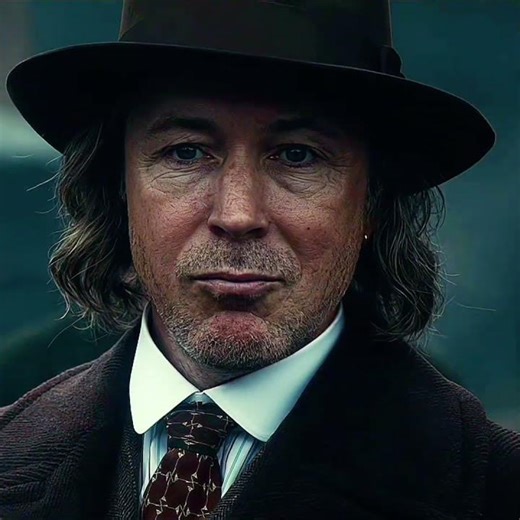 Mr. Gold doesn't seem to want to give up his daughter 😅 #edit #shorts