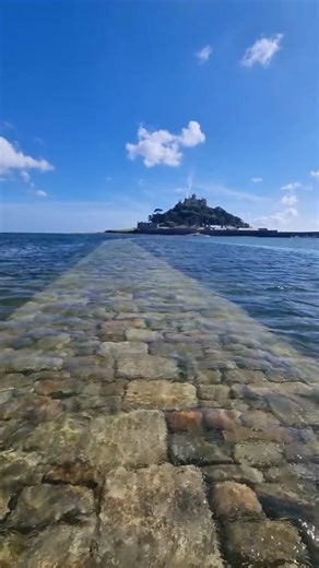 Disappearing Causeway at St Michael's Mount 🎥 emmagoodman97 / TT | Best Destinations To Travel