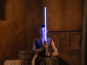 Premier aperçu du nouveau sabre laser de Disney