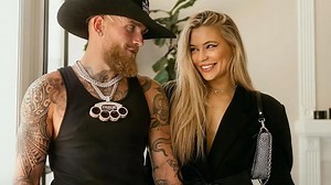 Jutta Leerdam leaves everyone speechless with a see-through dress at Usyk vs Dubois