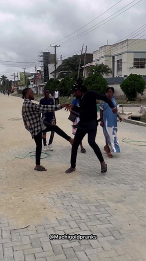 You no go collect keh?????? Just wait for it 😂😂😂 🎵 Music by @TEESHONZY chop life out now!! 😎 go use the sound #reels #pranks #Machigoldpranks #viral