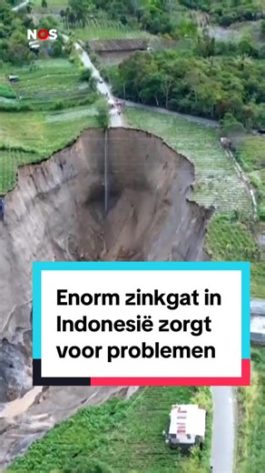 Enorm zinkgat in Indonesië zorgt voor problemen. #jeugdjournaal #natuur #indonesië