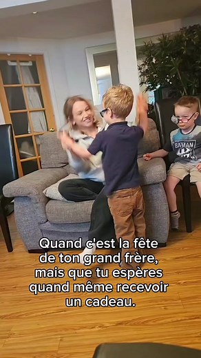 Quand c'est la fête de ton grand frère, mais que tu espères quand même recevoir un cadeau. 😂🖤 #ptitgrosbison #fyp