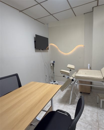 Consultas Médicas Ecografías Laboratorio on Instagram: "¿Hace cuánto no te regalas un espacio para tu salud? ✨ Prevenir es un acto de amor propio. Te ofrecemos un chequeo completo y detallado para que tengas la tranquilidad que mereces, todo en un mismo lugar. Todo esto por solo 60$: 🌸 Consulta y Examen de mamas. 🌸 Eco Transvaginal o Pélvico. 🌸 Citología (incluye lectura de resultados). 🌸 Despistaje de VPH y Colposcopia. Y porque nos importa tu salud integral, te 