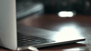 Schnell navigieren die Finger durch die: Stockvideos & Filmmaterial (100 % lizenzfrei) 3909448975 | Shutterstock