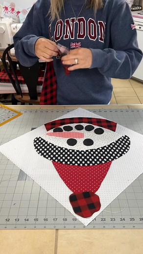https://hometownquiltcompany.com/shop/ols/products/hearts-applique-template-set Snowman appliqué • Let me teach you how to sew like my grandmother taught me … I teach easy beginner sewing projects that you can make when you take your sewing machine out of the box for the very first time :) #sewingblogger #sewistsofinstagram #sewingstory #sewingteacher #quiltlove #sewing #quilt #quilters | Tami Jones • Hometown Quilt Company, LLC