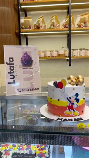 Small cake, big smiles! 🐭🎂 Mickey Mouse magic for the little star ⭐️