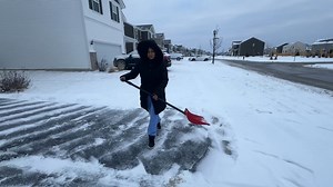 আমেৰিকাৰ 🇺🇸 ছিকাগ’ত মাইনাছ ৩৪ ডিগ্ৰীত আমি কিদৰে জীৱন-নিৰ্বাহ কৰো..ঘৰৰ ভিতৰত কিমান ঠাণ্ডা হয় How do we live in -34drgree centigrade..Winter wonderland..Enjoying winter #assamese #winter #snow #videoviral | Luitor Pora Mississippi Loi - Trishnali Neog