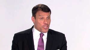 Why is being a businessman bad news for Donald Trump's presidential bid? “In the beginning of a business you usually only succeed by not listening to anyone, and eventually that pattern that made you successful bites you. That’s why 96% of all businesses fail within a 10-year period,” says motivational speaker Tony Robbins. “There’s a similar pattern with Donald.” http://yhoo.it/1QxFuNO | Yahoo News