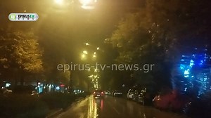 ΙΩΑΝΝΙΝΑ- Με βροχή και έντονη κεραυνική δραστηριότητα η αποψινή νύχτα στα Ιωάννινα .Με βροχές και σποραδικές καταιγίδες θα κυλήσει και η αυριανή μέρα .Προσοχή στους δρόμους .Νωρίτερα σημειώθηκε εκτροπή οχήματος στην Εγνατία στο ρεύμα προς Ηγουμενίτσα πριν τα διόδια Τύριας ευτυχώς χωρίς να τραυματιστούν οι δύο επιβαίνοντες | Epirus Tv News