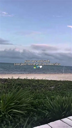 Some places don’t fix everything — they just make everything better. 🇲🇽☀️ Sun-filled days, unforgettable nights, and live shows that turn an ordinary evening into a core memory. 📸ashleyscirefit | Moon Palace Cancun