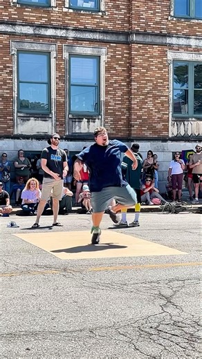 👀 Audience Volunteer Joins the Dance-Off!