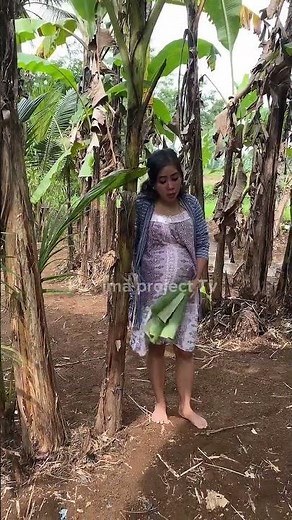 Drama of pregnant mother giving birth in the garden #shorts