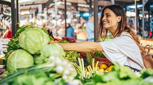 Cuatro claves para hacer la compra con criterio: la experta en nutrición nos aconseja cómo llenar el carrito