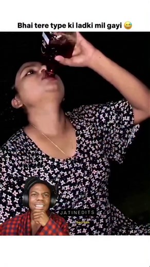 jatin manhas on Instagram: "日本利用压电瓷砖将脚步转化为电能。这些瓷砖捕捉来自你脚步的动能。当你行走时，你的重量和动作会对瓷砖产生压力。瓷砖会轻微弯曲，从而产生机械应力。瓷砖内部的压电材料将这种应力转化为电能。每一步都会产生少量电荷，而数百万步结合在一起就能产生足够的电力来驱动 LED 灯、数字显示屏和传感器。在像涩谷车站这样繁忙的地方，每天大约有 240 万个脚步为这一系统作出贡献。这些电能可以被储存或立即使用，从而减少对传统电力来源的依赖，并支持可持续的城市基础设施。这种方法将日常运动转化为实用的可再生能源 #日本 #知识 #事实 #你知道吗 #推荐 #科技 #创新 #历史 #技术 #实验 #热门 日本利用压电瓷砖将脚步转化为电能。这些瓷砖捕捉来自你脚步的动能。当你行走时，你的重量和动作会对瓷砖产生压力。瓷砖会轻微弯曲，从而产生机械应力。瓷砖内部的压电材料将这种应力转化为电能。每一步都会产生少量电荷，而数百万步结合在一起就能产生足够的电力来驱动 LED 灯、数字显示屏和传感器。在像涩谷车站这样繁忙的地方，每天大约有 240 万个脚步为这一系统作出贡献。这