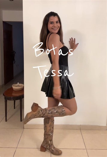 Botas Tessa 🐍 Personalizadas en cuero print pitón con taco cuadrado altura 5cm Precio: 750 soles #botas #boots #vaqueros #botasvaqueras #tiktokmademebuyit #peru🇵🇪 #cuero #leather #fashion #fashiontiktok #