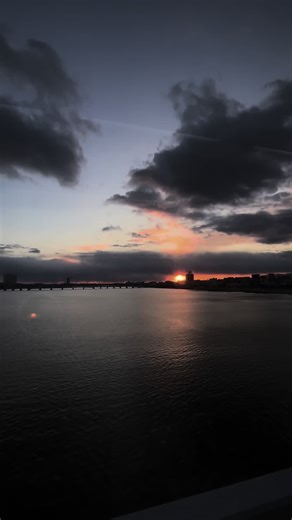 もう傷つきたくなくて人に興味を持たないようにする。 私みたいな人のことを逃避型というらしい。 #japan🇯🇵