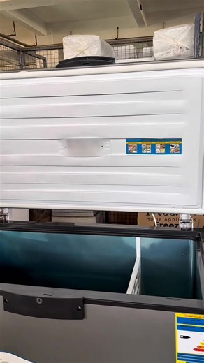 مع فريزر PENGUIN… البرودة اللي بتدوم والجودة اللي تفرق! اختار السعة اللي تناسبك وعيش راحة البال مع تكنولوجيا موثوقة وأداء مضمون. متوفر جميع المقاسات و الاحجام من ١٧٠ ل٥٠٥ لتر و بباب زجاج داخلي لاداء افضل #PENGUIN #Freezer #ثقة_تستحقها | PENGUIN