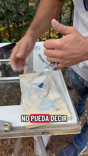 Aplicando bondo 🛠️#usa #virginia #humorlatino #remodeling #remodelacion #resinaepoxica #repair #bondo #door #puerta | Meluxury Renovation LLC