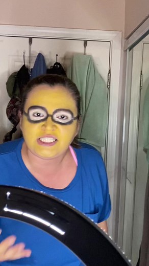 she asked me to do her makeup for a quince🤣😅😅 #minions #minionsriseofgru #minionssquad💫 #fypシ #hispanicmoms #prankonmom