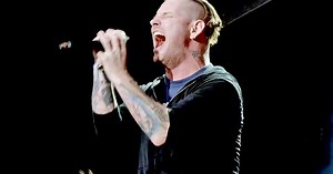 Video: KORN Joined By SLIPKNOT's COREY TAYLOR For 'A Different World' Performance In Anaheim