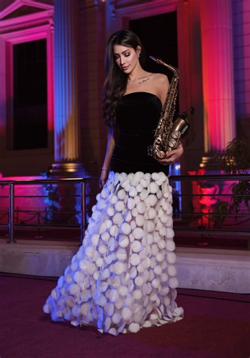 Playing smooth notes, feeling the moment, and vibing with brands that know how to make magic happen 🤍 Music, beauty, and good energy all in one frame. Proud to be part of this journey with @trytofly.haircare @medinza.pharma @genfxskincare Where sound meets style… and the vibe just flows 🎷 @nooralzain.official #rahmahassansax #saxalto #sax #event