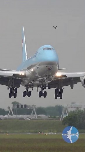 Smooth as Butter! Korean Air Cargo Boeing 747 Freighter landing at AMS!
