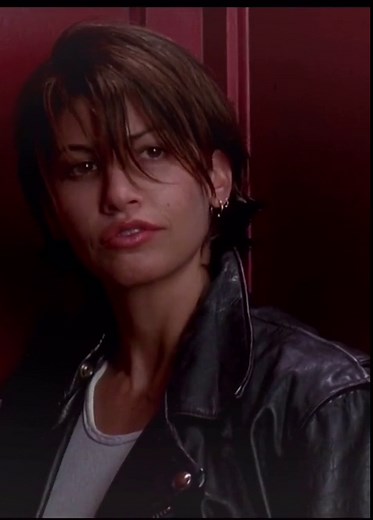 Jennifer Tilly Lesbian Scene in Bound (1996) Movie