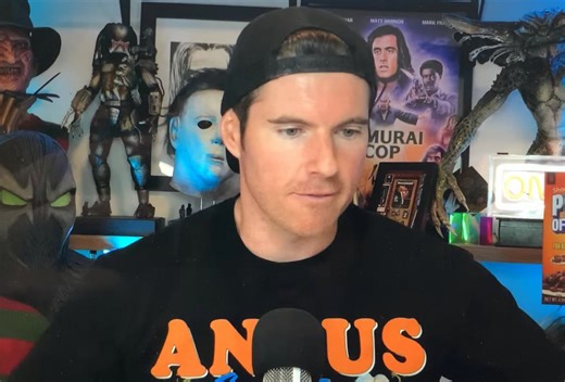 Just to be clear this is what the iron had studios guys told Chris Stanley (guy in this video ) what Ben Affleck said when he tried the final Batman suit showed in picture with him inftont the mirror & this is inside Affleck’s house !does this sound sound like someone who wasn’t keen to play Batman for at least 5-10 years& Btw this was the plan so that he can connect the universe together, just like RDJ in the MCU & that’s why the DCEU fell apart when he left, again just like the MCU .This is th