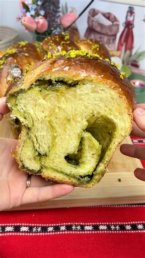 Cozonaci pufosi cu fistic. #cozonaci #cozonacdecasa #cozonac | Ella Cooking