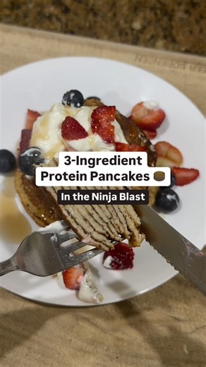 The perfect high-protein pancake recipe doesn’t exi- oh wait!🥞🍓🫐 These light, fluffy pancakes are so simple to whip up, you can make them in your Ninja Blast! The Ninja Blast is cordless, so you can easily move around the kitchen to prepare this recipe. Plus, it’s so quick to clean - simply add water and detergent to your Blast and hit the blend button to wash the cup! These pancakes are delicious and will give you roughly 21g protein, keeping you full and satisfied. Plus, they don’t contain 